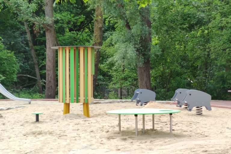 Neue Spielgeräte auf dem Waldspielplatz