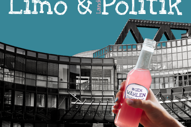 Dekoratives Bild mit der Überschrift "Limo & Landespolitk": Vor dem schwarz-weißen NRW-Landtagsgebäude hält eine Hand eine Limoflasche in den Bildausschnitt. Auf der Limo klebt ein Sticker mit der Aufschrift: Geh Wählen Düsseldorf.