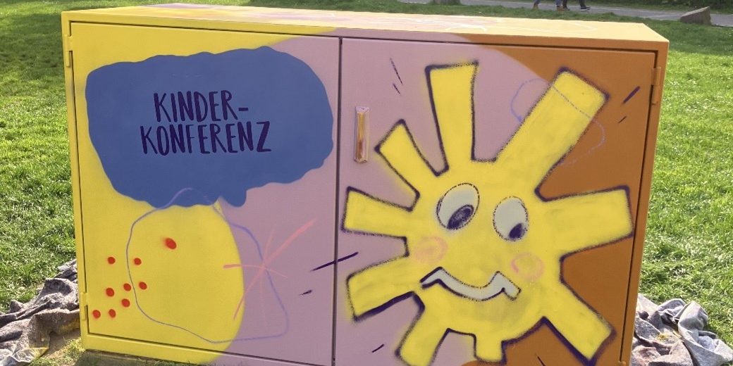 Bunt bemalter Container