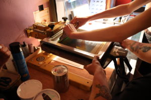 Durchführung des Siebdruckverfahrens