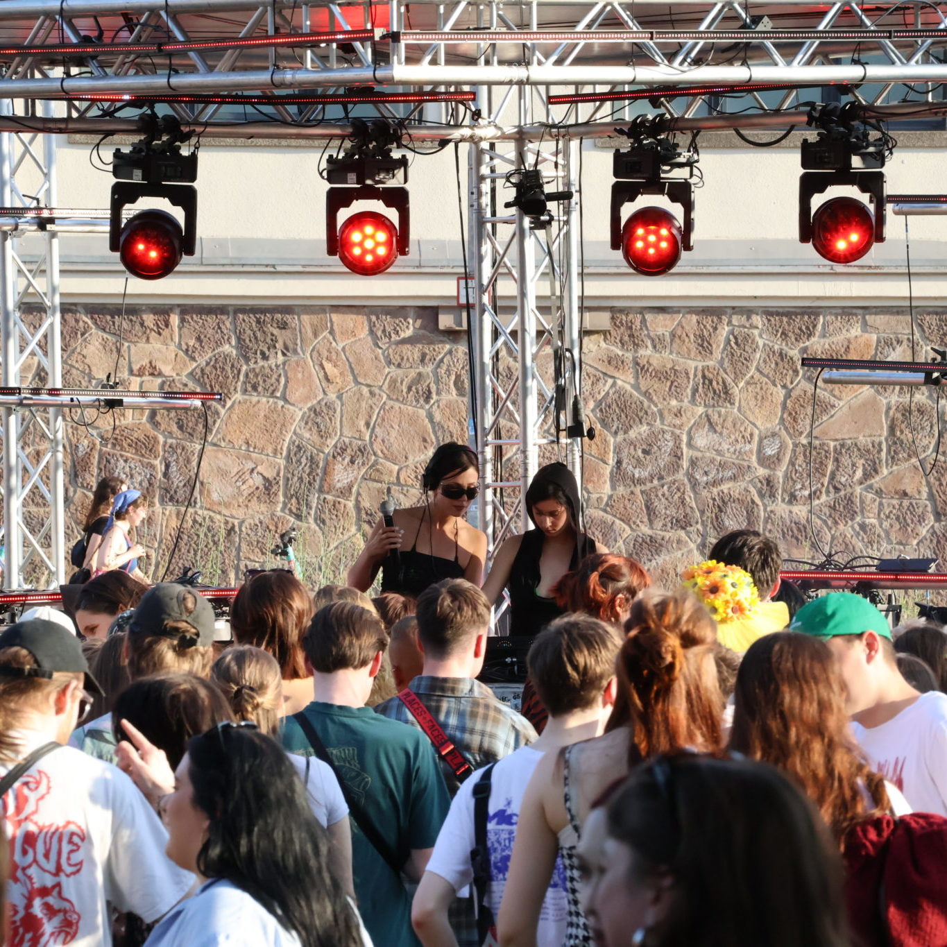 Auftritt von zwei jungen DJ´s